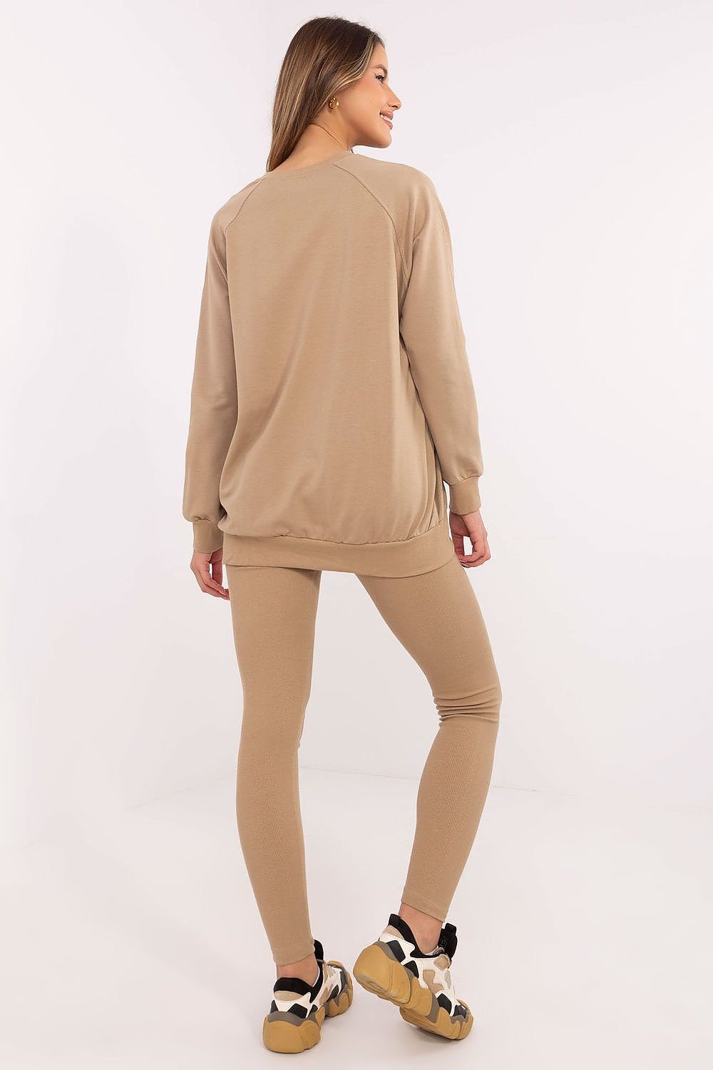 Elevate Comfort Set – Chic Sweatshirt & Leggings Duo