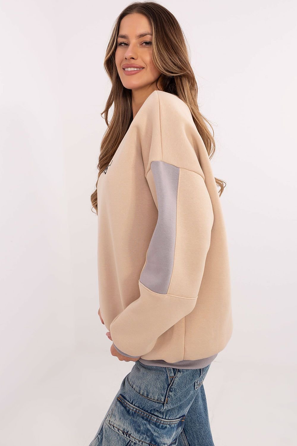 Elevate Comfort Sweatshirt – Cozy Chic with a Stylish Edge