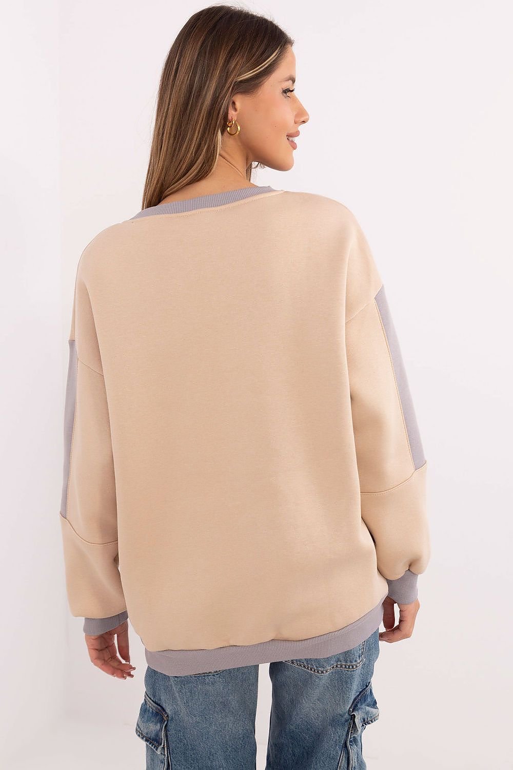 Elevate Comfort Sweatshirt – Cozy Chic with a Stylish Edge