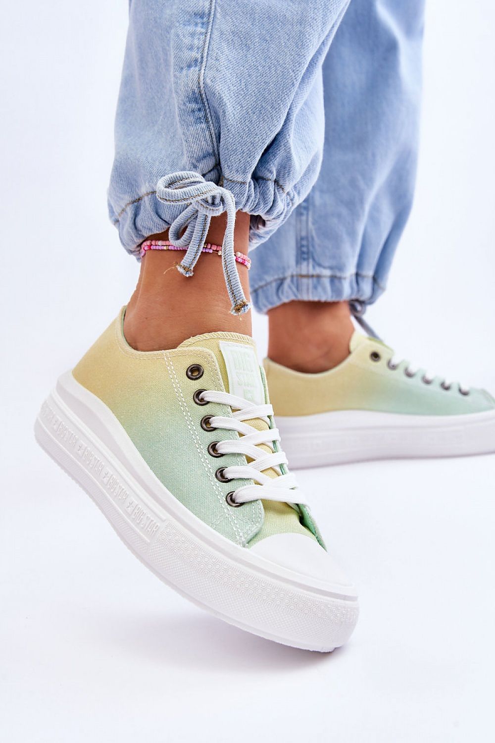 Classic Green Gradient Step in Style Sneakers - US 5.5 - Sport Finesse